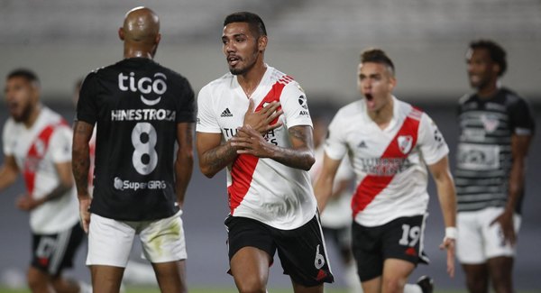 Versus / Gol paraguayo para River en la Copa Libertadores