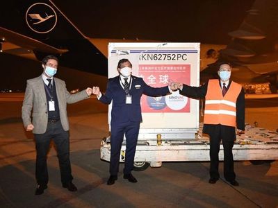 Llegaron a Uruguay las vacunas chinas donadas a Conmebol - Fútbol - ABC Color