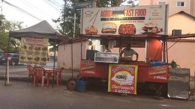 Crónica / LOMITO SAGRADO. ¡Preparados! Si la Poli los quiere detener