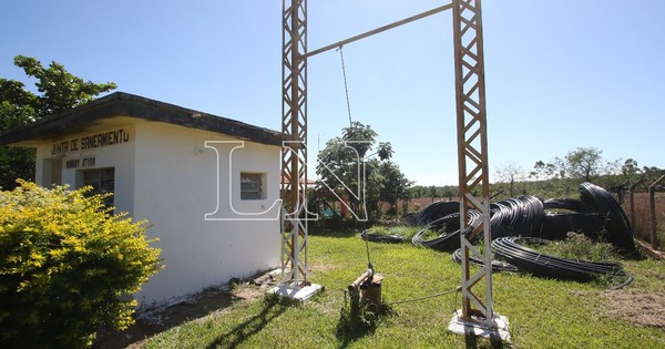 La Nación / Proyectos de agua potable de la EBY de hace dos años están sin terminar