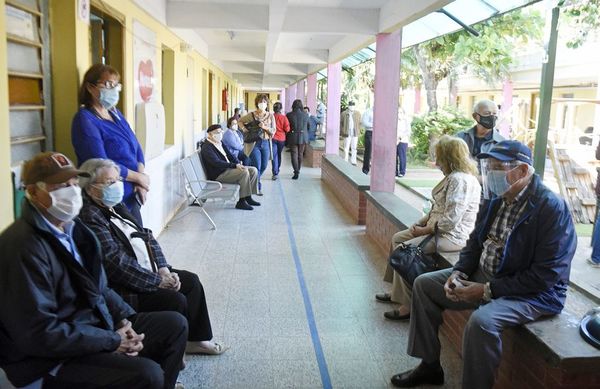 El ineficaz sistema de agendamiento concentra gente solo en un hospital - Nacionales - ABC Color