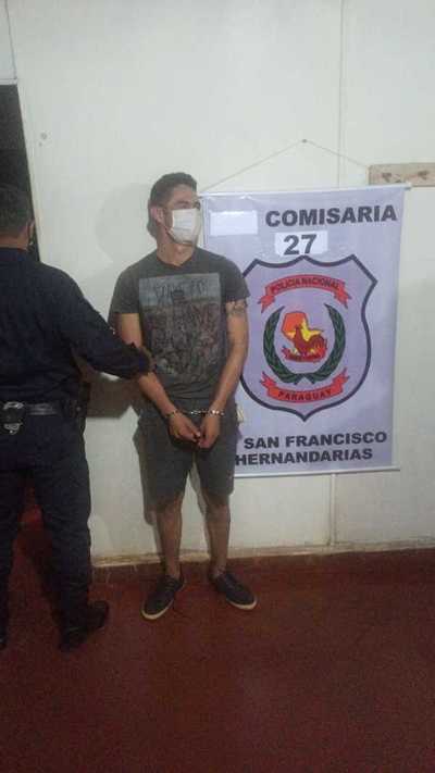 Atrapan a ladrón de poca monta que acababa de asaltar un surtidor - La Clave