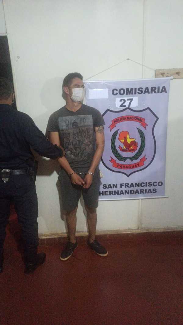 Atrapan a ladrón de poca monta que acababa de asaltar un surtidor - La Clave