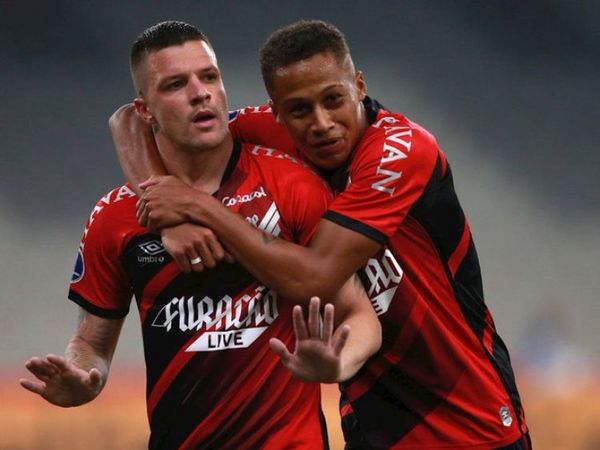Athletico Paranaense afianza liderato en Copa Sudamericana