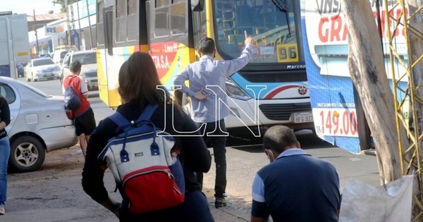 La Nación / Viceministro niega regulada de buses y empresarios aún no cobraron el subsidio