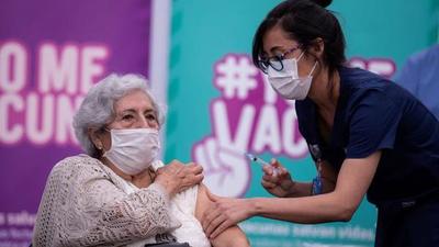 Chile es el segundo país con mayor cantidad de población completamente vacunada contra el covid-19
