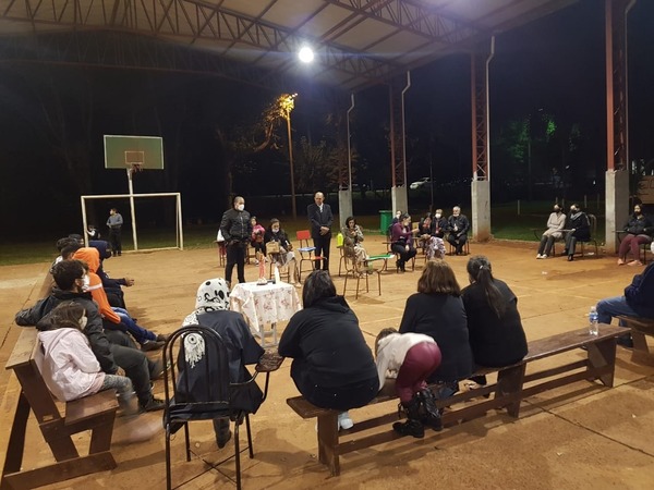 Laicos de Hernandarias están en vigilia y rechazan cambio del padre Martínez - La Clave