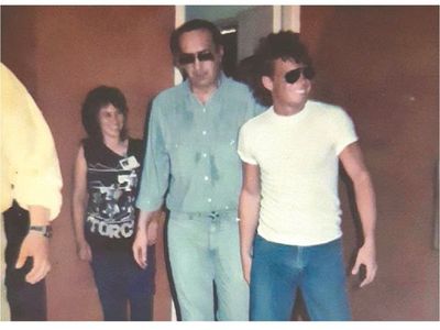 Luis Miguel cree que su mamá sigue con vida