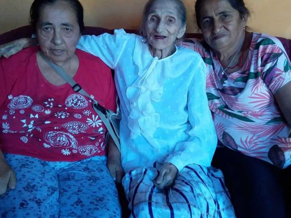 Abuela cumplió 101 años y pidió ir a trabajar al mercado de Paraguarí