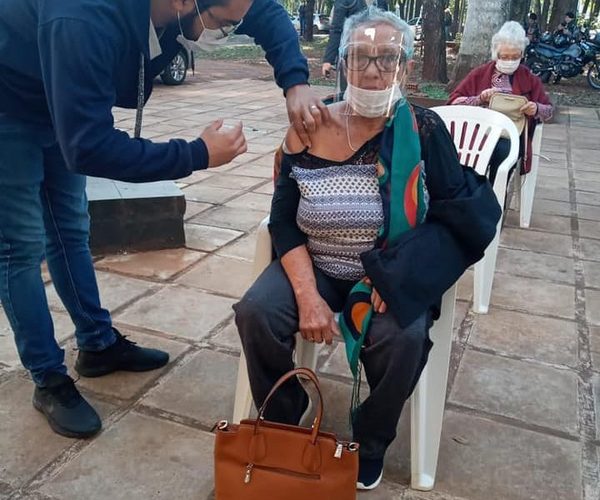 Más de cien mil paraguayos ya recibieron dosis anticovid