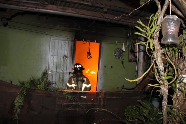 Cortocircuito provoca incendio en Ciudad del Este - La Clave