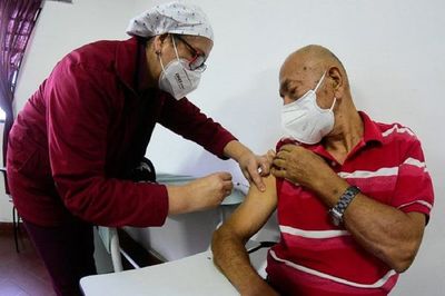 Covid-19: Solo el 65% de los agendados acudió a vacunarse