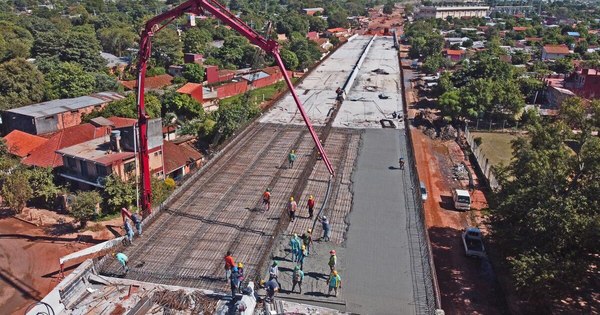 La Nación / Arrancó el hormigonado del último vano del viaducto mayor en el Corredor Vial Botánico