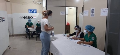 Diario HOY | Solo 83 personas de 200 agendadas en Hospital de Barrio Obrero se vacunaron
