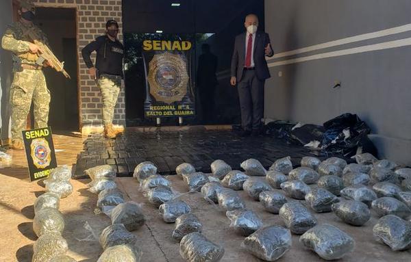 Salto del Guairá: decomisan más de 300 kilos de marihuana prensada