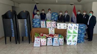 Asisten a familiares de pacientes internados por coronavirus en CDE - La Clave