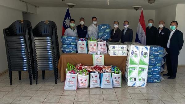 Asisten a familiares de pacientes internados por coronavirus en CDE - La Clave