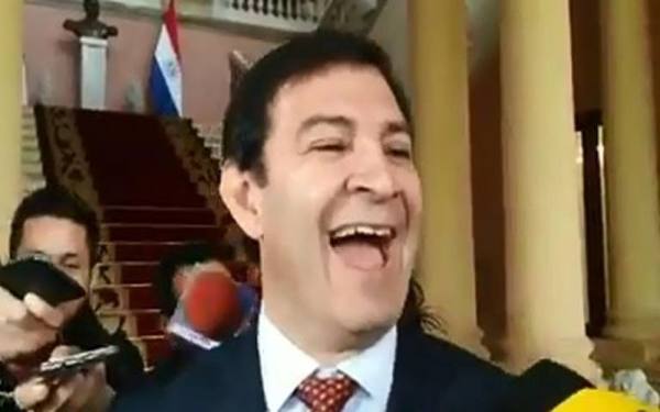 Senador “Trato apu'a” no dio la cara en la votación para la auditoria de binacionales - Noticiero Paraguay