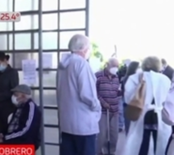 Mínima concurrencia en algunos vacunatorios - Paraguay.com