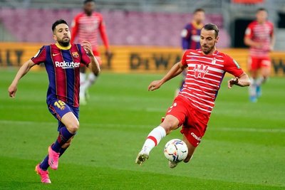 El Granada impide el liderato del Barcelona
