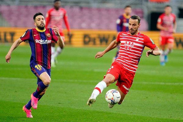 El Granada impide el liderato del Barcelona