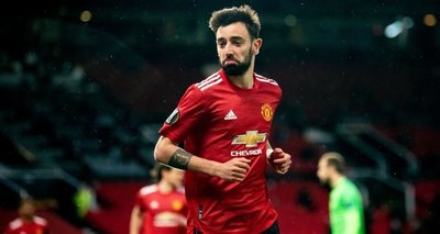 Versus / Cavani y Fernandes destrozan a la Roma y United pone un pie en la final