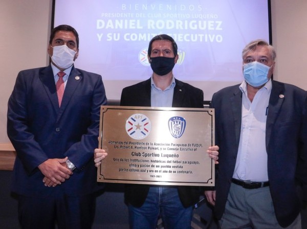 Homenaje de la APF en la antesala al centenario del Sportivo Luqueño - APF