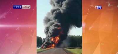 Ñumí: Camión cisterna se vuelca e incendia | Noticias Paraguay