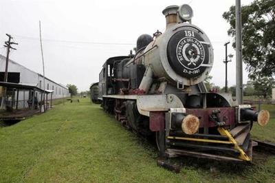 "No hay trenes funcionando, pero no significa que no trabajemos", sostuvo presidente de Ferrocarriles