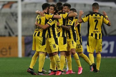 Peñarol despacha a Corinthians y se consolida en la punta - Fútbol - ABC Color
