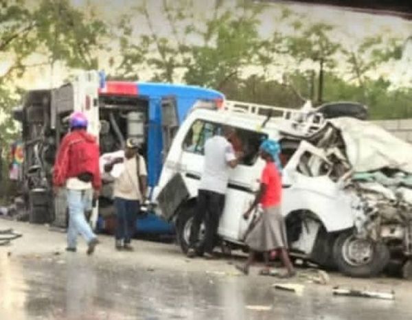 Haití: Choque entre buses deja 21 muertos, 30 heridos