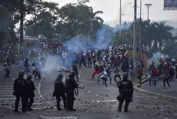 Segundo día de protestas en Colombia deja saqueos y desmanes en Cali - MarketData