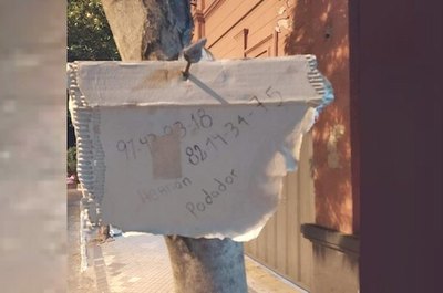 Crónica / AVISO DE ESPERANZA. Pidió laburo con un cartón y ¡emocionó!