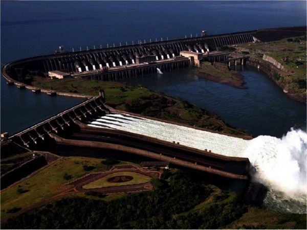 Itaipú se opone a dar información sobre decisiones de consejeros