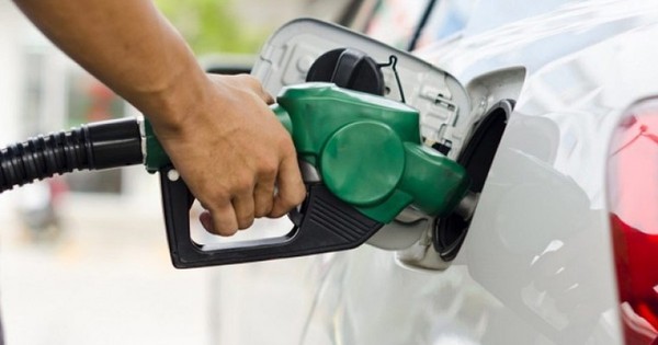 La Nación / Gasolineras reclaman libre competencia en el mercado