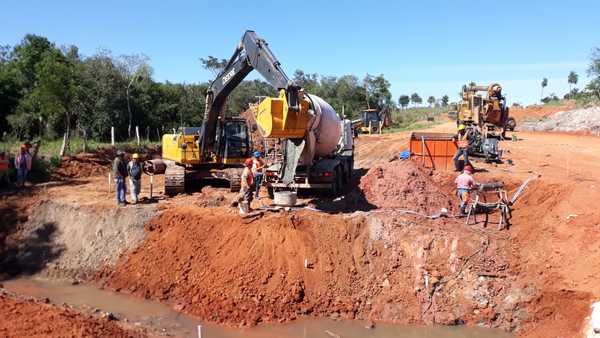 Avanza construcción de seis puentes de hormigón que beneficiarán a 3.000 pobladores de Canindeyú | .::Agencia IP::.