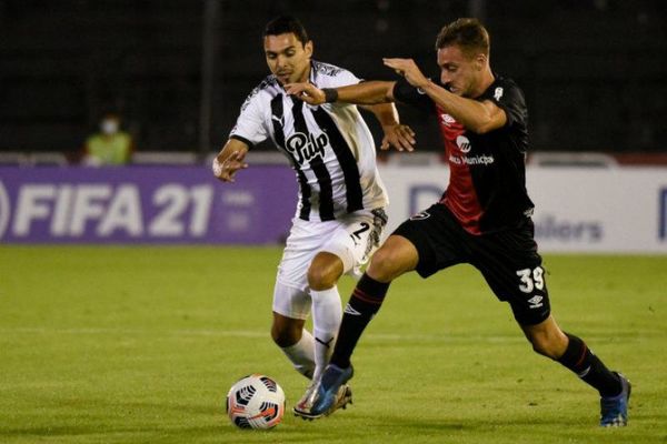 Libertad vence a Newell`s y lidera su grupo