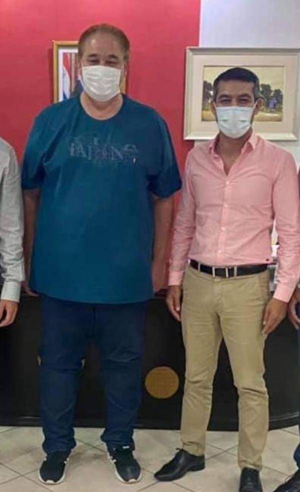 Prepotente edil y actual candidato causa destrozos en Intendencia de San Alberto - La Clave