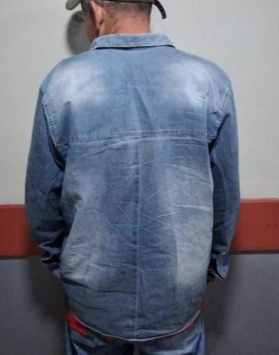 Detienen a hombre con orden de captura