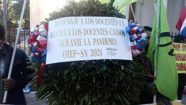 Muchos de los docentes fallecidos por Covid-19 se contagiaron en los colegios, asegura sindicalista