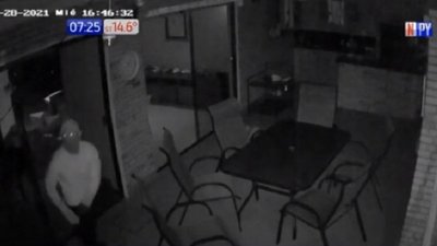 Captan a ladrón robando vivienda en San Lorenzo | Noticias Paraguay
