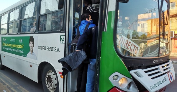 La Nación / Continúa aglomeración en buses y nulo control en horario pico