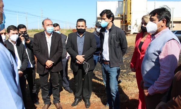 Autoridades verifican planta de oxígeno en Hernandarias