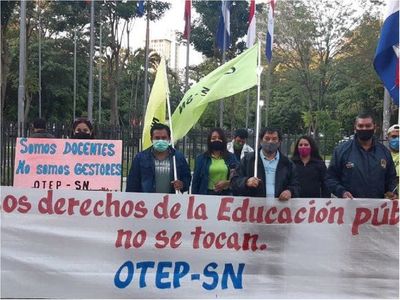 Piden una solución a la crisis educativa en el Día del Maestro
