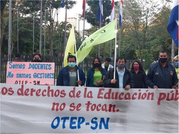 Piden una solución a la crisis educativa en el Día del Maestro