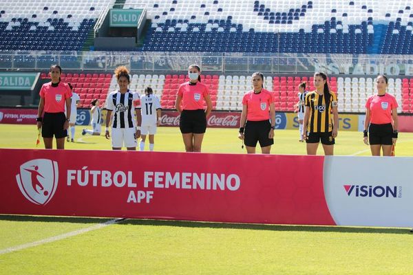 Histórico: el Fútbol Femenino, en el Defensores del Chaco - Fútbol - ABC Color