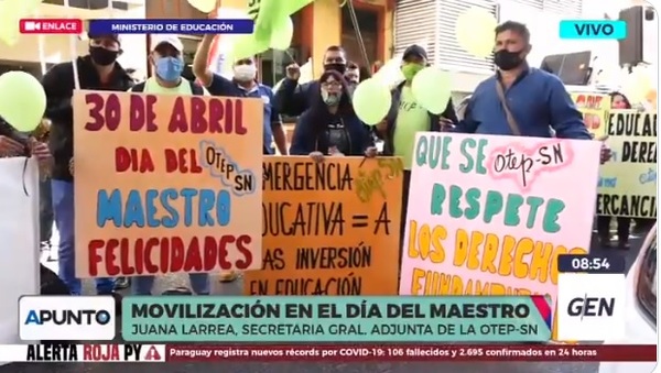 Maestros recuerdan su día con una manifestación reclamando respuestas a la crisis educativa - ADN Digital