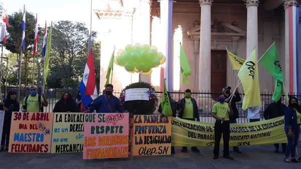 Gremios docentes rinden homenaje a los más de 150 colegas fallecidos por COVID-19