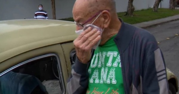 Profesor puso a la venta su automóvil por problemas económicos, sus alumnos lo compraron y se lo devolvieron - C9N