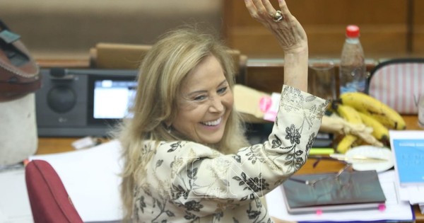 La Nación / Senadora Mirta Gusinky niega que se vacunó contra el COVID-19
